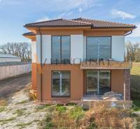 ALL INCLUSIVE I 3 IZBOVÉ BYTY S TERASOU, SO ZÁHRADOU + 2 PARK. MIESTA - Novostavba domu na Kráľov Brod v Šali, pripravená na dokončenie.