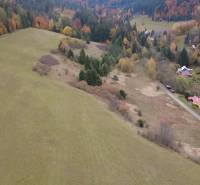 Rozľahlý pozemok pre individuálnu rekreáciu- Čertov 91.147m2 - Jesenná krajina Rekreačných pozemkov v Čertove, Lazy pod Makytou s rozmanitou flórou a živými farbami.