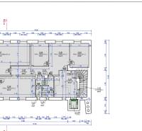 Prenájom nadštandardne zariadených kancelárií  v centre, 151 m2 - Pôdorys zachytáva priestor kancelárií na ulici Radlinského s recepciou, schodiskom a skladmi.