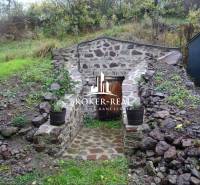 Rodinný dom, chalupa 2 Izbový - Fony - Kamenná pivnica v záhrade rodinného domu v meste FONY.