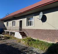 Na predaj 3i rodinný dom – Družstevná pri Hornáde, Košice - okolie - Rodinný dom na Varoveckej ulici v Družstevnej pri Hornáde s TV satelitnou parabolou.