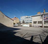 Na predaj jedinečný pozemok priamo v centre, Nové Zámky, 534m² - Priemyselný areál s budovami v Nových Zámkoch, vhodný pre Pozemky - bývanie.