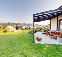 Predaj, rodinný dom Batizovce, + polyfunkčný objekt,... - Rodinný dom v Batizovciach s terasou, záhradou a výhľadom na hory.