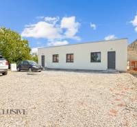 IDEÁLNY 1 IZBOVÝ BYT | VEĽKÉ RIPŇANY | TOPOĽČANY - Novostavba na Hlohovskej ceste v obci Veľké Ripňany s parkoviskom.