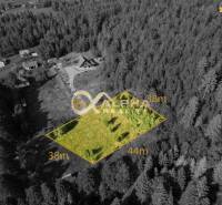 EXKLUZÍVNE stavebný pozemok, Nálepkovo časť Tretí Hámor, okres Gelnica - Letecký pohľad na pozemok na bývanie obklopený lesmi v mestskej časti Tretí Hámor, Nálepkovo.