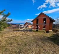Rodinný dom, obec Spišský Hrhov, okres Levoča - Nedokončený rodinný dom na ulici Grófska v Spišskom Hrhove s výhľadom na okolie.