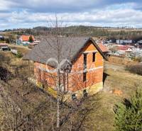 Rodinný dom, obec Spišský Hrhov, okres Levoča - Rodinný dom na Grófskej ulici v Spišskom Hrhove, obklopený prírodou a susednou zástavbou.