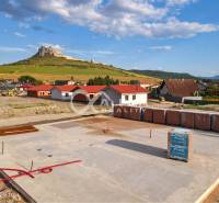 Exkluzívne novostavba rodinný dom - bungalov, Spišské Podhradie - Stavba rodinného domu v Spišskom Podhradí s výhľadom na Spišský hrad.