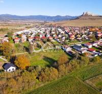EXKLUZÍVNE stavebné pozemky, Spišské Podhradie - Letecký pohľad na pozemky pre bývanie v Spišskom Podhradí s výhľadom na hrad.