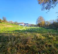 EXKLUZÍVNE stavebné pozemky, Spišské Podhradie - Zeleň na pozemkoch v Spišskom Podhradí vhodná na bývanie pod jasnou oblohou.