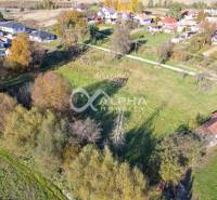 EXKLUZÍVNE stavebné pozemky, Spišské Podhradie - Pozemky na bývanie v Spišskom Podhradí obklopené zeleňou a susednými domami.