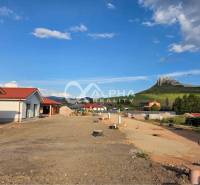 Exkluzívne novostavba rodinný dom - dvojdom, Spišské Podhradie - Rodinný dom v Spišskom Podhradí s výhľadom na hrad, novostavba s červenou strechou.