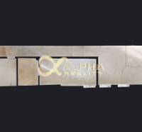 Exkluzívne 2 izbový apartmán s balkónom, 86m2, Zimná ul., Sp. Nová Ves - Pôdorys 2-izbového bytu so svetlými stenami a tmavou podlahou.