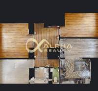 Prenájom: 4 izbový byt s loggiou, sídlisko Mier, Sp.N.Ves - Pôdorys 4-izbového bytu s podlahou s dreveným dekorom a inými povrchmi.