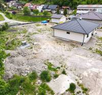 EXKLUZÍVNE Stavebný pozemok, 916m2, Novoveská Huta - Pozemky na bývanie v Spišskej Novej Vsi s domami a okolitou zeleňou.