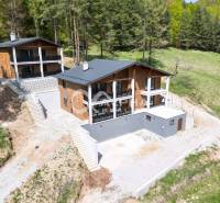 2i apartmány, Poráčska dolina, okres Spišská Nová Ves - Rekreačné apartmány v Poráči uprostred prírody, obklopené lesmi a zelenými lúkami.