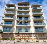 3i byty s balkónom a garážovým státím, Zelené údolie, Sp. Nová Ves - Šesťposchodová bytová budova s balkónmi v Spišskej Novej Vsi.