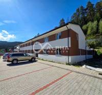 EXKLUZÍVNE 3i byt 128,53m2 s terasou, parkovaním, Nov. Huta - Bytový dom na ulici Novoveská Huta v Spišskej Novej Vsi, s parkovacími miestami.