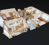 EXKLUZÍVNE 5i byt s loggiou, sídl. Západ, Spišská Nová Ves - Virtuálny pohľad do 5 a viac izbového bytu s podlahou s dreveným dekorom.