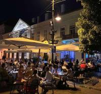 Reštaurácia na predaj v centre Košíc na Hlavnej 74 - Večerná atmosféra na ulici Hlavná 74 v mestskej časti Košice – Staré Mesto. Gastro priestory.
