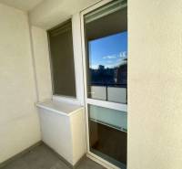 Pekný 3 izbový byt s lodžiou, ulica Nad Lúčkami, BA IV. Karlova Ves - Balkón v 3-izbovom byte s výhľadom v Bratislave na ulici Nad lúčkami.