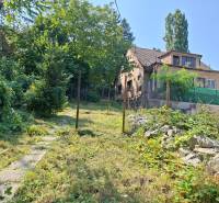 Predaj rodinného domu s pozemkom v  lukratívnej časti mesta Bratislava - Rodinný dom na ulici Búdková, obklopený zeleňou v Bratislave - Starom Meste.