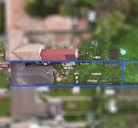 NOVOSTAVBA  ATRAKTÍVNY 4 I RODINNÝ DOM,650m2 pozemok - Rodinný dom s veľkým pozemkom, parkovaním, záhradou a bazénom.