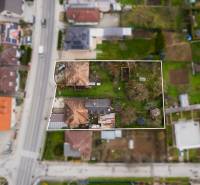 Pozemky s dvoma domami na prestavbu alebo novostavbu - Letecký pohľad na Rodinný dom s pozemkom na Partizánskej ulici v Bánovciach nad Bebravou.