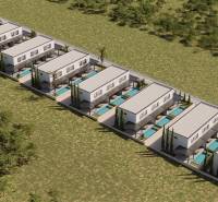 CHORVÁTSKO - Nový apartmánový komplex - MANDRE, ostrov PAG - Riadok moderných prázdninových domov s bazénmi v Mandre medzi zeleňou a stromami.