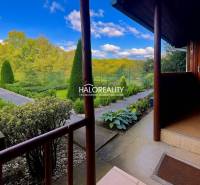 Predaj, záhradná chata Bytča, Veľká Bytča - ZNÍŽENÁ ... - Záhrady v Bytči s udržiavanými chodníkmi, živým plotom a výhľadom na zeleň.