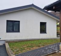 Nový rodinný dom, 7 minút od centra Košíc v tichej uličke pod lesom - Rodinný dom na Kopaninovej ulici v Sokoľi s parkovaním a záhradou.