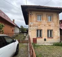 Predaj, rodinný dom Nedožery - Brezany, Nedožery, 2 ... - Rodinný dom v Nedožeroch - Brezanoch s autom a záhradou na pozemku.