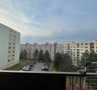 PRENÁJOM, garsónka na Jegorovovom námestí, Košice-Dargovských hrdinov - Výhľad z garsónky na Jegorovovo námestie v Košiciach, Dargovských hrdinov.