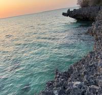 3,2-hektárový pozemok na útese, Kizimkazi, Zanzibar - Pobrežné útesy a západ slnka nad jemnými vlnami mora v Kizimkazi, Pozemky - komerčné.