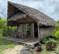 3,2-hektárový pozemok na útese, Kizimkazi, Zanzibar - Tradičná chatka s drevenou terasou uprostred zelene v Kizimkazi, Pozemky - komerčné.