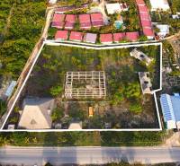 FANTASTICKÝ OBCHODNÝ POZEMOK V JAMBAINI - Letecký pohľad na rozostavané Pozemky - komerčné v Jambiani, Unguja South East, s domami.