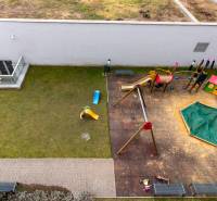 3-izb.byt, 104m2, 2xPARKING, KLIMATIZÁCIA, BALKÓN, CUBICON - Detské ihrisko v Bratislave - Karlovej Vsi na Starých Gruntoch pri 3-izbovom byte.
