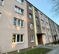 * 3i byt po rekonštrukcii, G. Dusíka, Prednádražie I., Trnava - Bytový dom na ulici Gejzu Dusíka v Trnave, ponúkajúci 3-izbové byty.