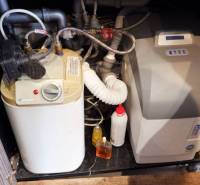 Kaviareň v Top lokalite mesta Šaľa na predaj - Technológia na úpravu vody v obchodných priestoroch, vrátane trubiek a fliaš na údržbu.