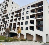 Súčasný 2-izbový byt v novostavbe – Matadorka  - Bytový komplex na Kopčianskej v Petržalke, Bratislava, s parkovacími miestami.