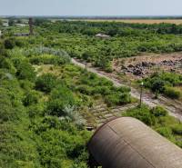 PREDAJ - Pozemok s výmerou do 196.000 m2 - 10 km Nitra, 20 km Šurany - Letecký pohľad na verejné plochy Ivanky pri Nitre, vhodné pre komerčné účely.