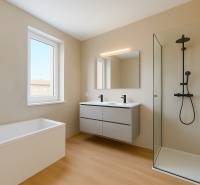 5-izbový dvojdom s predzáhradkou pre rodiny v pokojnej zóne - Kúpeľňa s vaňou, sprchovacím kútom, umývadlom a podlahou s dreveným dekorom v päťizbovom byte.