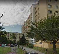 HĽADÁME: 2 izbový byt, časť Západ - Zvolen - Sídlisko vo Zvolene s bytovým domom a parkoviskom, vhodné pre 1-izbový byt.