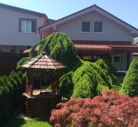 KRÁSNY DVOJPODLAŽNÝ RODINNÝ DOM NA PRENÁJOM - Rodinný dom na Rampovej ulici v Košiciach - mestskej časti Sever, s altánkom a zeleňou.