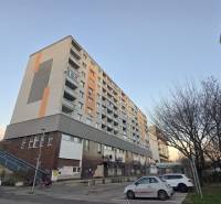 Moderný, rekonštruovaný 3i byt, pivnica, Jašíkova ul., Ružinov - Pošeň - Bytový dom na Jašíkovej ulici v Bratislave - Ružinove s parkoviskom pre 3-izbové byty.