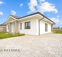 NA PREDAJ 4-IZBOVÁ NOVOSTAVBA, POVODA - Rodinný dom na ulici Povoda v Dunajskej Strede s priľahlou terasou a záhradou.