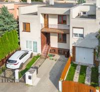 NA PREDAJ 5-IZBOVÝ POSCH. RODINNÝ DOM, DUNAJSKÁ STREDA - Rodinný dom v Dunajskej Strede, s parkoviskom a zeleňou.