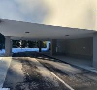 Nájom parkovacie miesto-kryté, centrum PB - Garáže v Považskej Bystrici s asfaltovým povrchom a výškovým obmedzením 2,3 m.