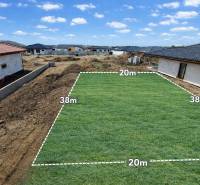 STAVEBNÝ POZEMOK 778m2, SKALICA , JAZERNÉ POLIA - Pozemky - bývanie na Cubínkovej ulici v Skalici. Stavebný terén s označenými rozmermi.