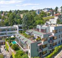 Staré Mesto | 4i byt 175 m² + 4 balkóny + možnosť 2× parking - Bytové domy obklopené zeleňou na Čapkovej ulici v Bratislave - Staré Mesto.